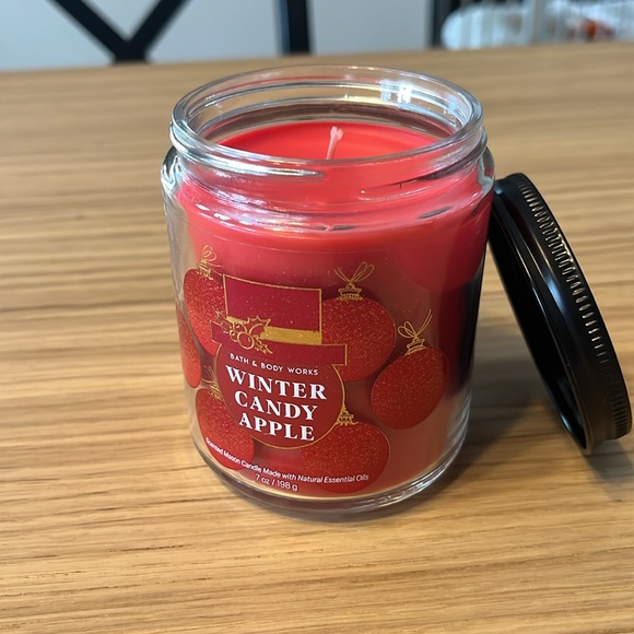 Bath & Body Works Single Wick Candle. Winter Candy Apple. - Picture 2 of 3